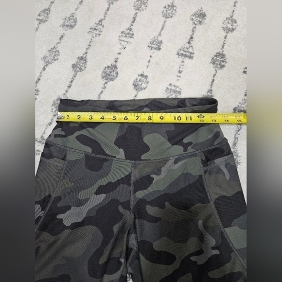 Camo‎ Biker Shorts - Picture 2 of 6